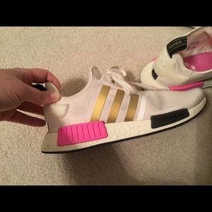 cream/gold/pink/black Adidas NMD_R1 Low Top Running Sneakers